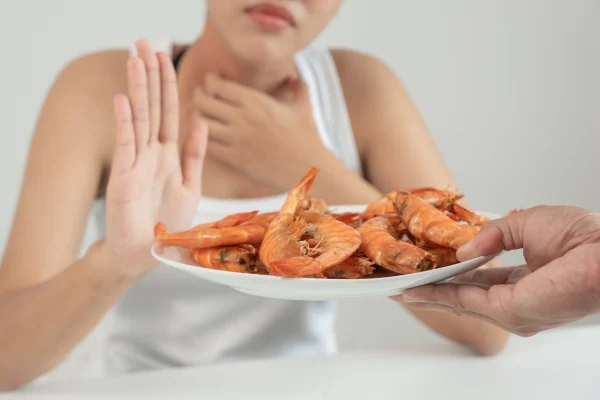 แพ้กุ้ง เกิดจากอะไร? ทำไมร่างกายถึง "ปฏิเสธ" อาหารจานโปรด