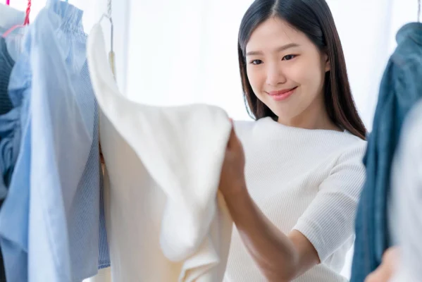 หญิงสาวเลือกสวมใส่เสื้อผ้าที่ระบายอากาศได้ดี